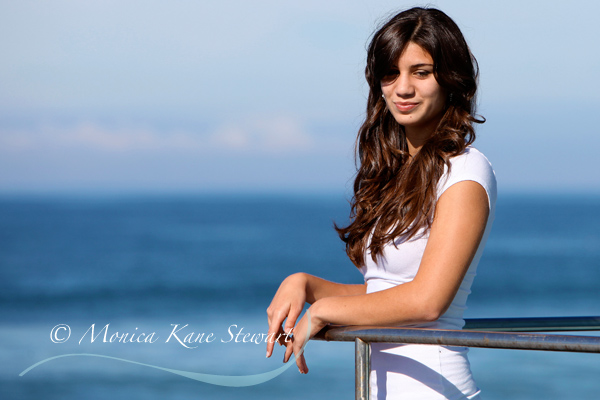 teen senior portrait on torrey pines lifeguard tower